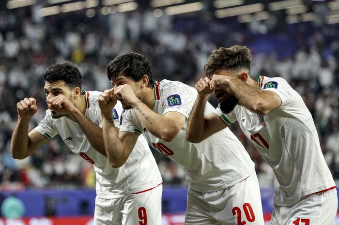 Mehdi Taremi (9) dan rekannya merayakan gol timnas Iran ke gawang Uni Emirat Arab pada duel Piala Asia 2023. Taremi dikabarkan sudah dalam genggaman Inter Milan buat merekrutnya secara gratisan di bursa transfer musim panas 2024.