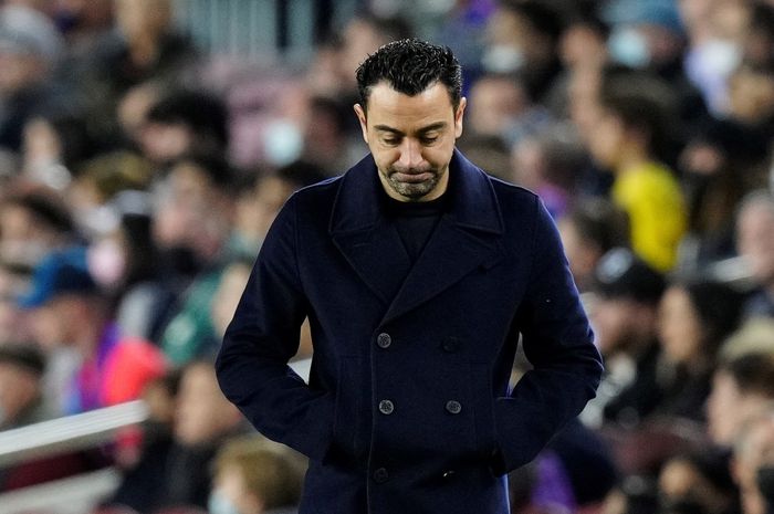 Xavi Hernandez hampir menangis dan diminta untuk berpikir ulang saat berpamitan ke skuad Barcelona untuk pergi pada akhir musim 2023-2024 ini.