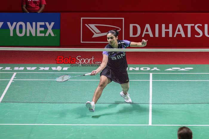 Atlet bulu tangkis tunggal putri Indonesia, Gregoria Mariska Tunjung, sedang bertanding dalam laga perempat final Indonesia Masters 2024 di Istora, Senayan, Jakarta, Jumat (26/1/2024).