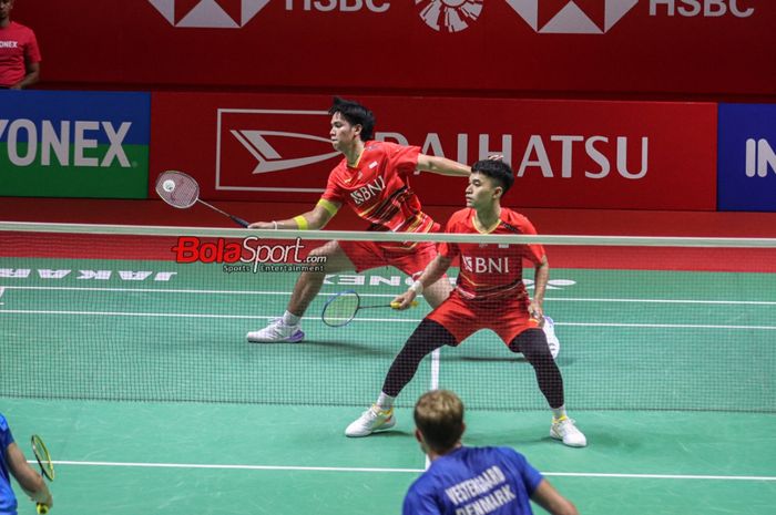 Ilustrasi atlet bulu tangkis ganda putra Indonesia, Leo Rolly Carnando (kanan) dan Daniel Marthin (kiri), sedang bertanding dalam laga perempat final Indonesia Masters 2024 di Istora, Senayan, Jakarta, Jumat (26/1/2024).