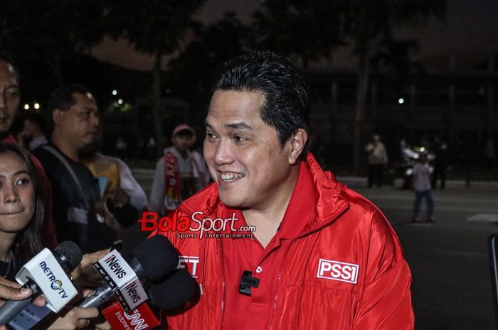 Ketua Umum PSSI, Erick Thohir, sedang memberikan keterangan kepada awak media di Stadion Utama Gelora Bung Karno, Senayan, Jakarta, Jumat (26/1/2024).