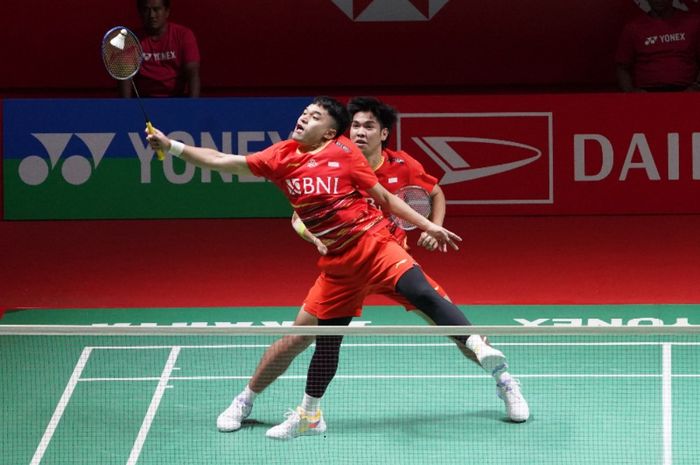 Pasangan ganda putra Indonesia, Leo Rolly Carnando/Daniel Marthin, pada babak semifinal Indonesia Masters 2024 di Istora Senayan, Jakarta, Jumat (27/1/2024).