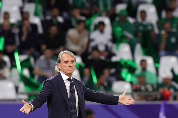 Roberto Mancini saat memimpin timnas Arab Saudi dalam laga Piala Asia 2023 melawan Thailand di Al Rayyan (25/1/2024).