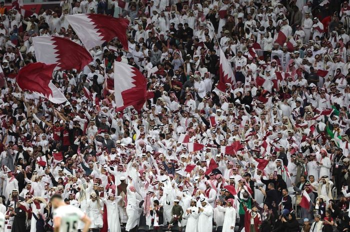 Penonton membludak di pertandingan babak 16 besar Piala Asia 2023 antara tuan rumah Qatar dan Palestina.
