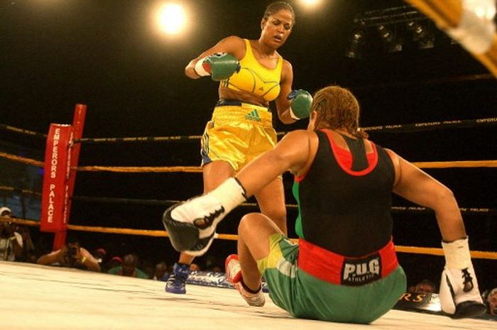 Anak Muhammad Ali, Laila Ali, mengalahkan Gwendolyn O' Neil pada 3 Februari 2007 di Johannesburg, Afrika Selatan.