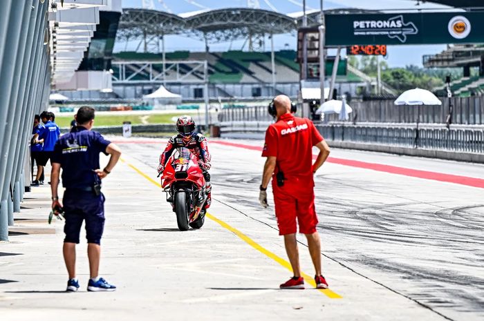 Debutan musim 2024, Pedro Acosta menguak sosok yang sulit dia ikuti pada tes Shakedown MotoGP di Sepang, Malaysia.