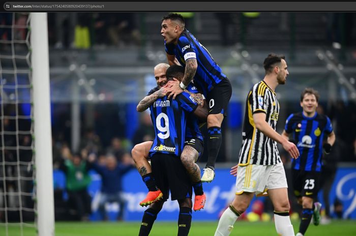 Para pemain Inter Milan merayakan gol ke gawang Juventus pada giornata 23 Liga Italia 2023-2024 di Stadion Giuseppe Meazza, Minggu (4/2/2024).