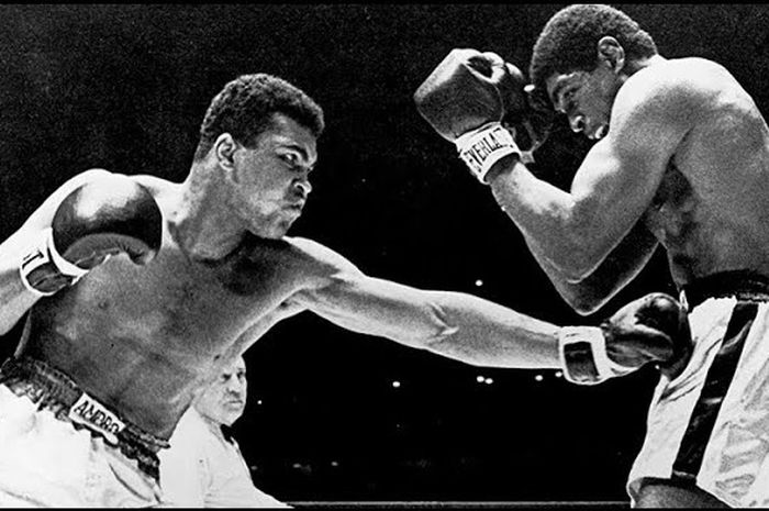 Duel Muhammad Ali vs Ernie Terrell pada 6 Februari 1967.