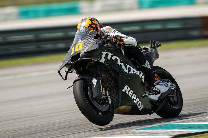 Pembalap Repsol Honda, Luca Marini saat menjalani Tes Pramusim MotoGP 2024 di Sirkuit Sepang, Malaysia, Selasa (6/2/2024).