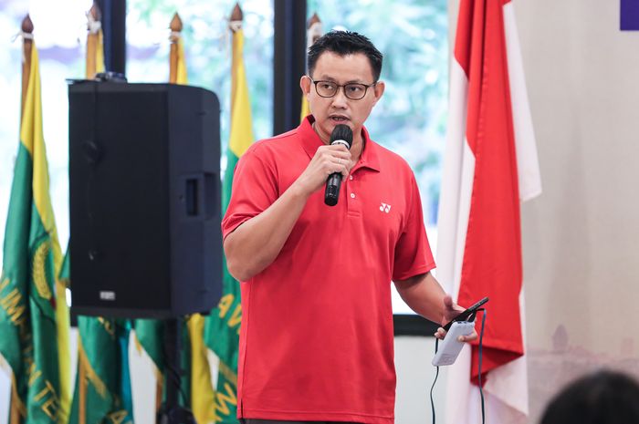 Legenda ganda putra Indonesia, Candra Wijaya, berbicara dalam perkenalan sebagai mentor dalam tim ad hoc jelang Olimpiade Paris 2024 di pelatnas Cipayung, Jakarta, Januari.