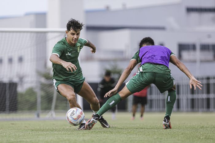 Bruno Moreira saat menjalani sesi latihan Persebaya Surabaya.