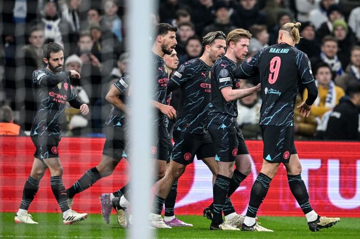 Kevin De Bruyne (dua dari kanan) mencetak gol pertama Man City ke gawang FC Copenhagen dalam duel Liga Champions di Parkenstadion (13/2/2024).