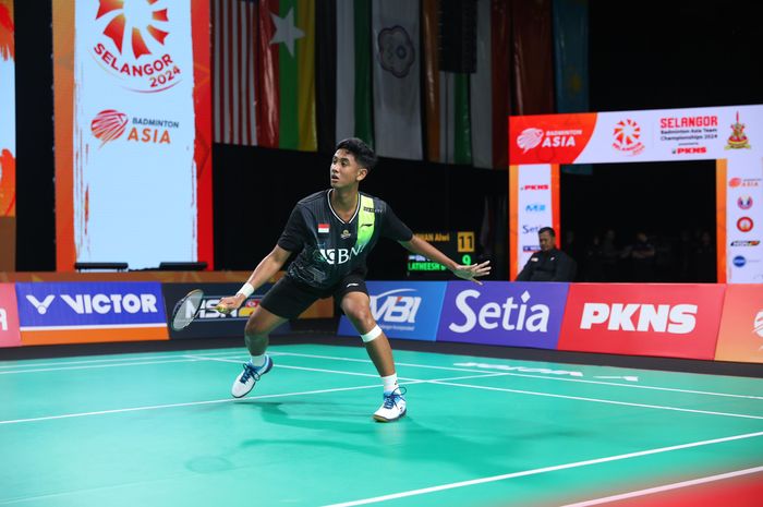 Pebulu tangkis tunggal putra Indonesia, Alwi Farhan, pada babak penyisihan Grup D Kejuaraan Beregu Asia 2024 di Setia City Convention Centre, Shah Alam, Malaysia, Rabu (14/2/2024).