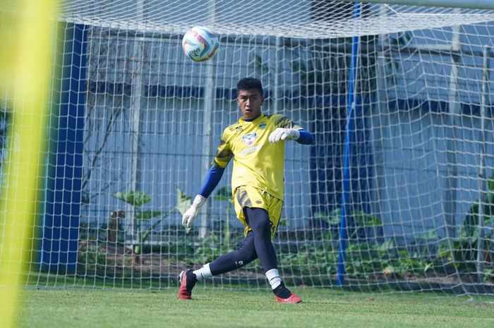 Kiper Persib Bandung, Fitrah Maulana.