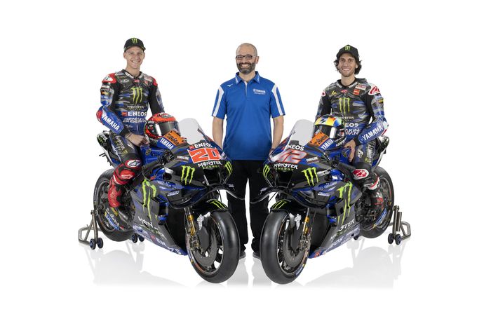 Direktur Teknis Monster Energy Yamaha, Massimo Bartolini (tengah) bersama Fabio Quartararo dan Alex Rins.