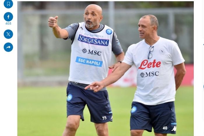 Francesco Calzona (kanan) saat menjadi asisten Luciano Spalletti di Napoli. Calzona ditunjuk Napoli sebagai pelatih baru menggantikan Walter Mazzarri yang dipecat Senin (19/2/2024).