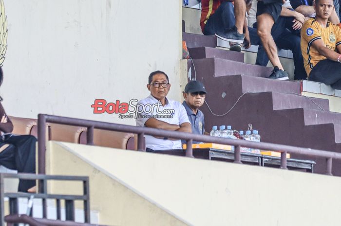Chief Operating Officer (COO) Bhayangkara FC, Sumardji, tampak hadir menonton timnya bertanding di Stadion PTIK, Blok M, Jakarta, Kamis (22/2/2024).