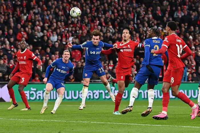 Momen gol sundulan Virgil van Dijk dianulir wasit dalam laga Chelsea vs Liverpool di final Piala Liga Inggris 2023-2024, Minggu (25/2/2024).