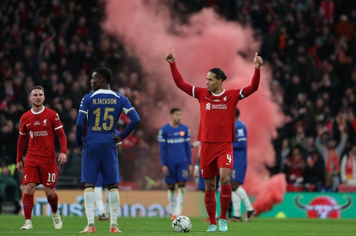 Virgil van Dijk merayakan golnya untuk Liverpool ke gawang Chelsea pada final Piala Liga Inggris di Wembley Stadium (25/2/2024).