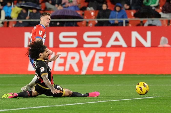 Momen penyerang Girona, Viktor Tsygankov, membobol gawang Rayo Vallecano pada pekan ke-26 Liga Spanyol, Senin (27/2/2024).