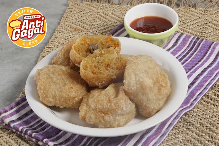 Hidangan martabak mi untuk camilan di rumah