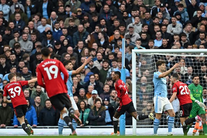 Marcus Rashford usai mencetak gol Man United ke gawang Man City pada lanjutan Liga Inggris di Etihad Stadium (3/3/2024).