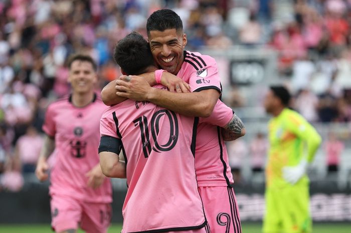 Luis Suarez dan Lionel Messi kompak mencetak dua gol dalam kemenangan telak 5-0 Inter Miami atas Orlando City, Minggu (3/3/2024) pagi WIB.