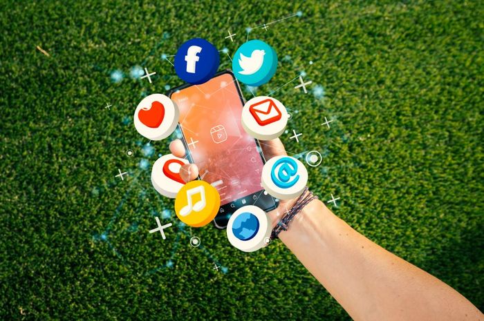 Contoh Sikap Bijaksana dalam Menggunakan Media Sosial dalam Kehidupan