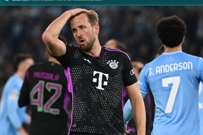 Reaksi Harry Kane saat Bayern Muenchen takluk 0-1 dari Lazio pada leg pertama babak 16 besar Liga Champions 2023-2024.