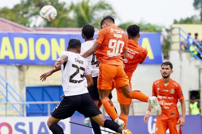 Suasana Pertandingan antara Persiraja Banda Aceh melawan Malut United dalam laga perebutan peringkat ketiga leg pertama Liga 2, Selasa (5/3/2024).