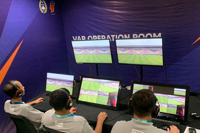 VAR Operation Room Stadion Manahan Solo, Jawa Tengah, Kamis (7/3/2024).