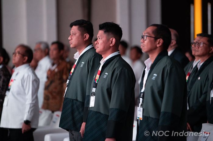 (Tengah) Ketua Umum Komite Olimpiade Indonesia (NOC Indonesia), Raja Sapta Oktohari, saat Rapat Anggota dan Kongres Luar Biasa NOC Indonesia, yang diselenggarakan di Jakarta, Jumat (8/3/2024).