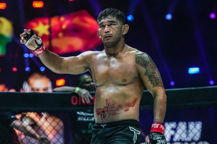 Mantan juara kelas menengah dan berat ringan MMA ONE Championship, Aung La N Sang.