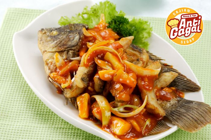Hidangan gurame asam pedas.