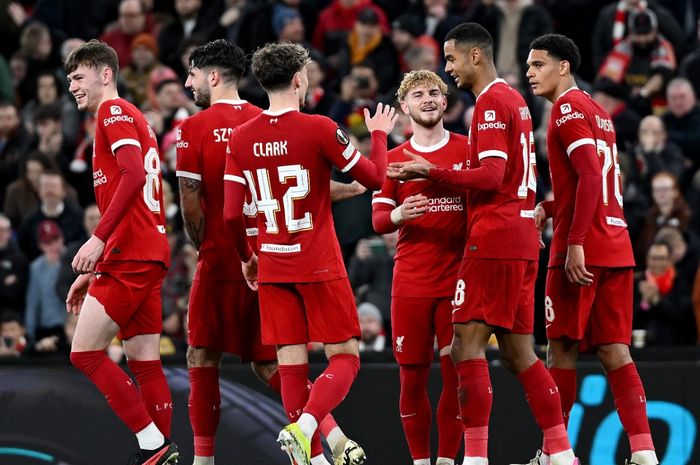 Para pemain Liverpool merayakan gol Cody Gakpo ke gawang Sparta Praha dalam leg 2 babak 16 besar Liga Europa 2023-2024 di Stadion Anfield, Kamis (14/3/2024).