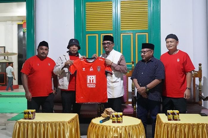 Sultan Tidore, Husain Sjah, menyambut Malut United FC yang berhasil promosi ke Liga 1 2024-2025, Jumat (15/3/2024). 