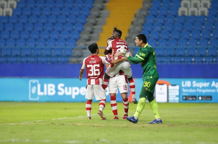 Selebrasi Moussa Sidibe usai mencetak gol di laga PSIS Semarang Vs Persis Solo di Stadion Batakan, Balikpapan pada pekan ke-29 Liga 1, Minggu (17/3/2024).