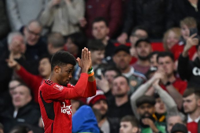 Manchester United's Ivorian midfielder #16 Amad Diallo applauds fans as he leaves the pitch having been sent off for taking his shirt off celebrating the winning goal during the English FA Cup Quarter Final football match between Manchester United and Liverpool at Old Trafford in Manchester, north w