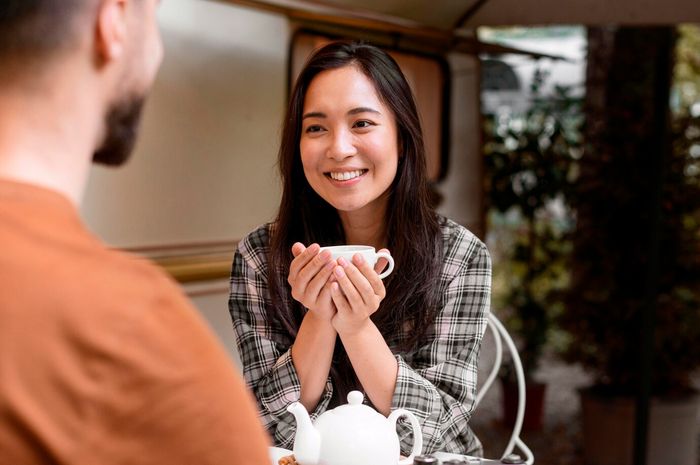 Menelusuri Makna Mimpi Bertemu Teman Lama Perempuan