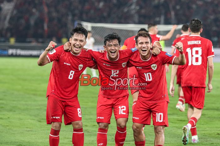 Witan Sulaeman, Pratama Arhan, dan Egy Maulana Vikri sedang merayakan gol Timnas Indonesia  dalam laga Grup F Kualifikasi Piala Dunia 2026 kontra Timnas Vietnam di Stadion Utama Gelora Bung Karno, Senayan, Jakarta, Kamis (21/3/2024).