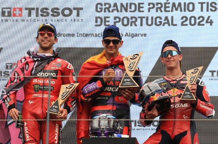 Juara balapan MotoGP Portugal 2024, Jorge Martin (tengah), finis kedua Enea Bastianini (kiri) podium ketiga, KTM GasGas Tech3, pada balapan MotoGP Portugal 2024 di Sirkuit Algarve, Minggu (24/3/2024).