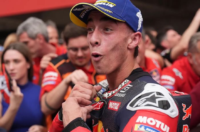 Reaksi kebahagian pembalap Red Bull GasGas Tech3, Pedro Acosta, usai meraih podium ketiga pada balapan MotoGP Portugal 2024 di Sirkuit Algarve, Portimao, Minggu (24/3/2024)