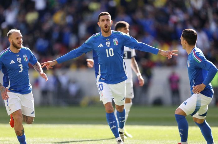 Striker tim nasional Italia, Lorenzo Pellegrini, merayakan gol ke gawang timnas Ekuador pada laga persahabatan di Red Bull Arena, Minggu (24/3/024).