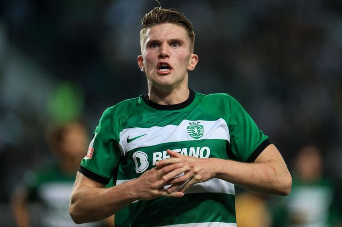 Bomber Swedia berharga 100 juta euro, Viktor Gyokeres, saat merayakan gol untuk Sporting CP (17/3/2024). Gyokeres dikejar AC Milan sebagai calon pengganti Olivier Giroud, yang sepakat hijrah ke LAFC.