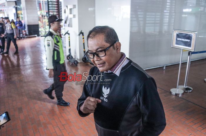 Kepala Badan Tim Nasional Indonesia, Sumardji, saat tiba di Bandara Soekarno Hatta, Tangerang, Banten, Rabu (27/3/2024).