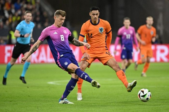 Aksi Toni Kroos dalam laga uji coba melawan Belanda pada Selasa (26/3/2024).