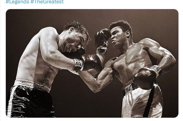 Muhammad Ali menghadapi petinju yang tak pernah terpukul roboh sepanjang kariernya, George Chuvalo, pada 29 Maret 1966 di Toronto.