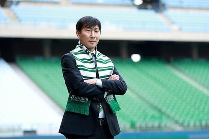 Pelatih asal Korea Selatan, Kim Sang-sik.