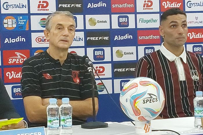 Pelatih Persis Solo, Milomir Seslija bersama Jaime Xavier, saat memberikan keterangan kepada media pasca laga melawan RANS Nusantara FC, Sabtu (30/3/2024).
