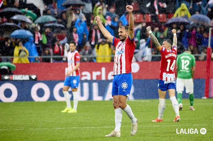 Girona berhasil meraih kemenangan atas Real Betis dan mendekati Barcelona di klasemen Liga Spanyol 2023-2024.